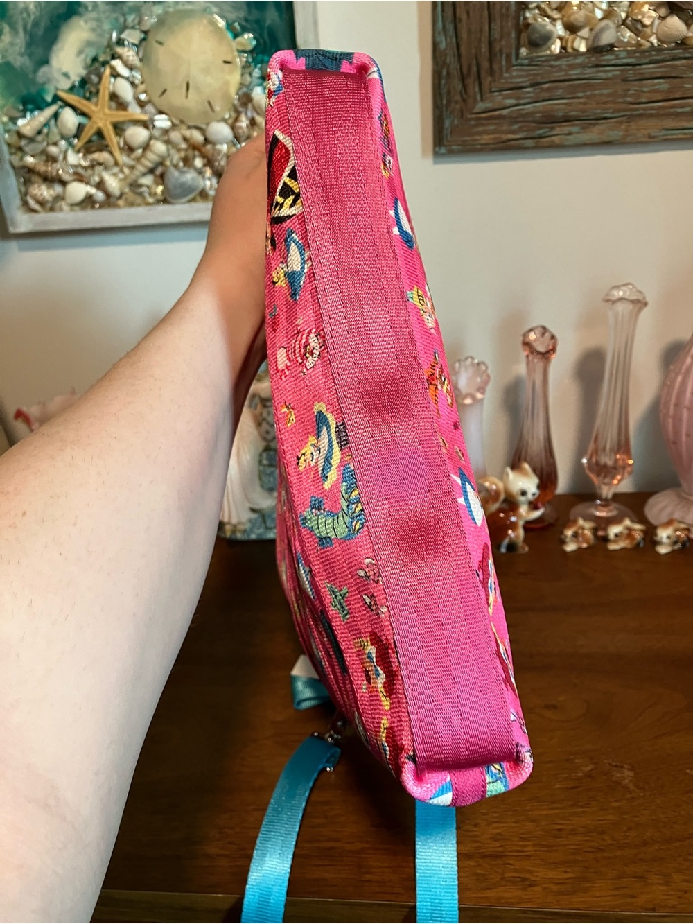 Harveys Seatbelt Disney Alice in Wonderland Pink Crossbody Bag with Blue Strap - Picture 4 of 6